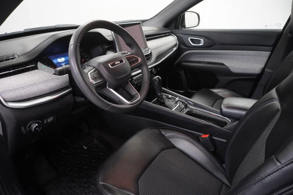 Certified 2023 Jeep Compass Latitude image 18