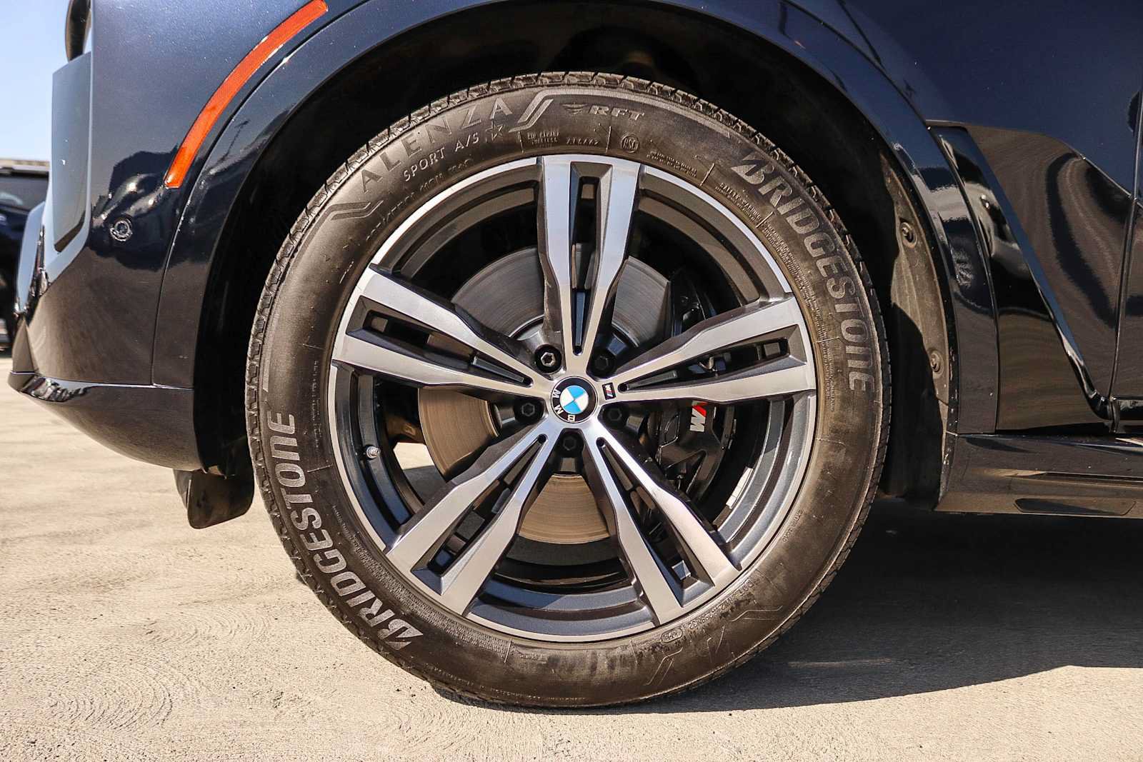 Used 2023 BMW X7 xDrive40i w/ Executive Package AWD/4WD image 14
