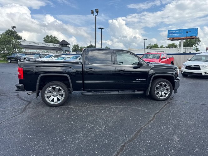 Used 2017 GMC Sierra 1500 SLE w/ SLE Value Package AWD/4WD image 3