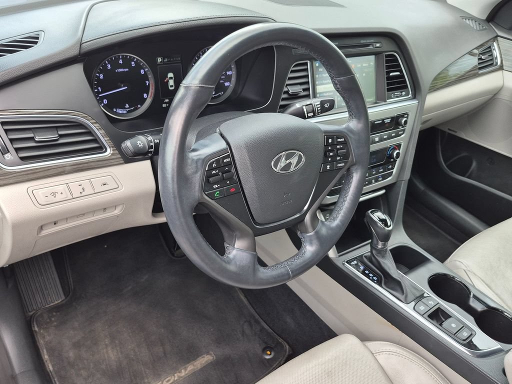 Used 2015 Hyundai Sonata Limited w/ Option Group 06 FWD image 11