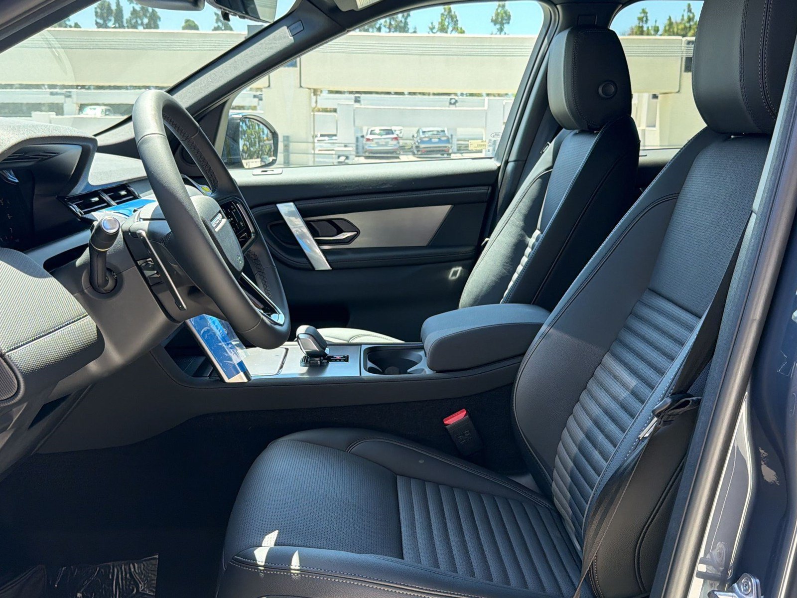 New 2026 Land Rover Discovery Sport Landmark AWD/4WD image 28