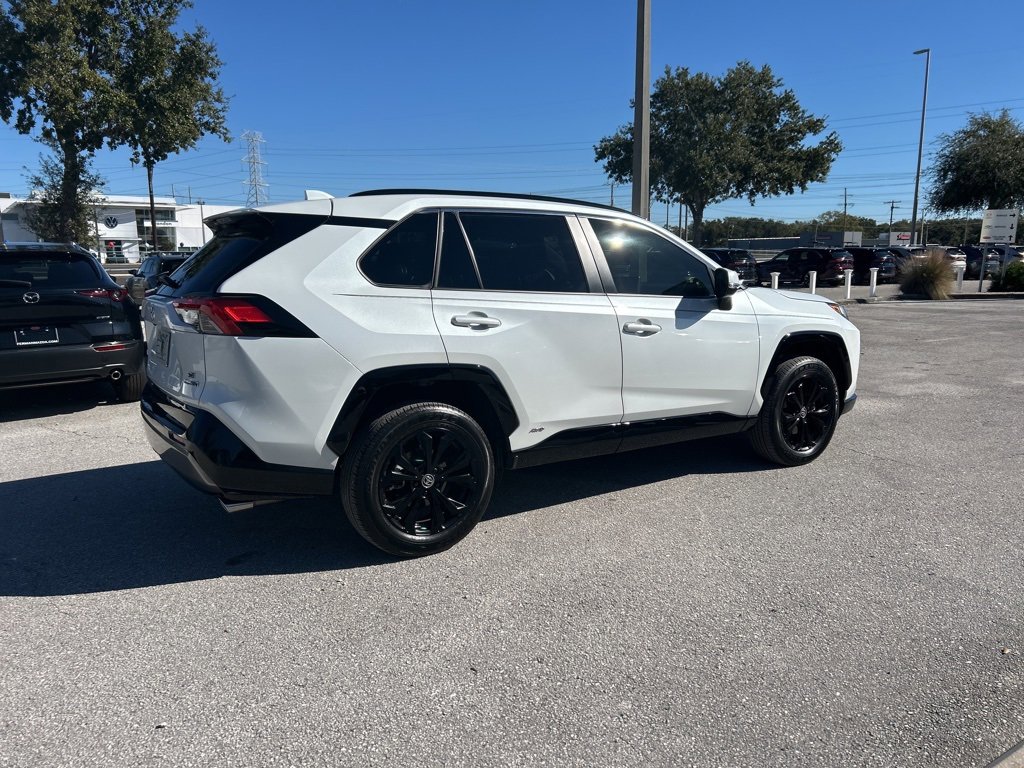 Used 2024 Toyota RAV4 SE image 9