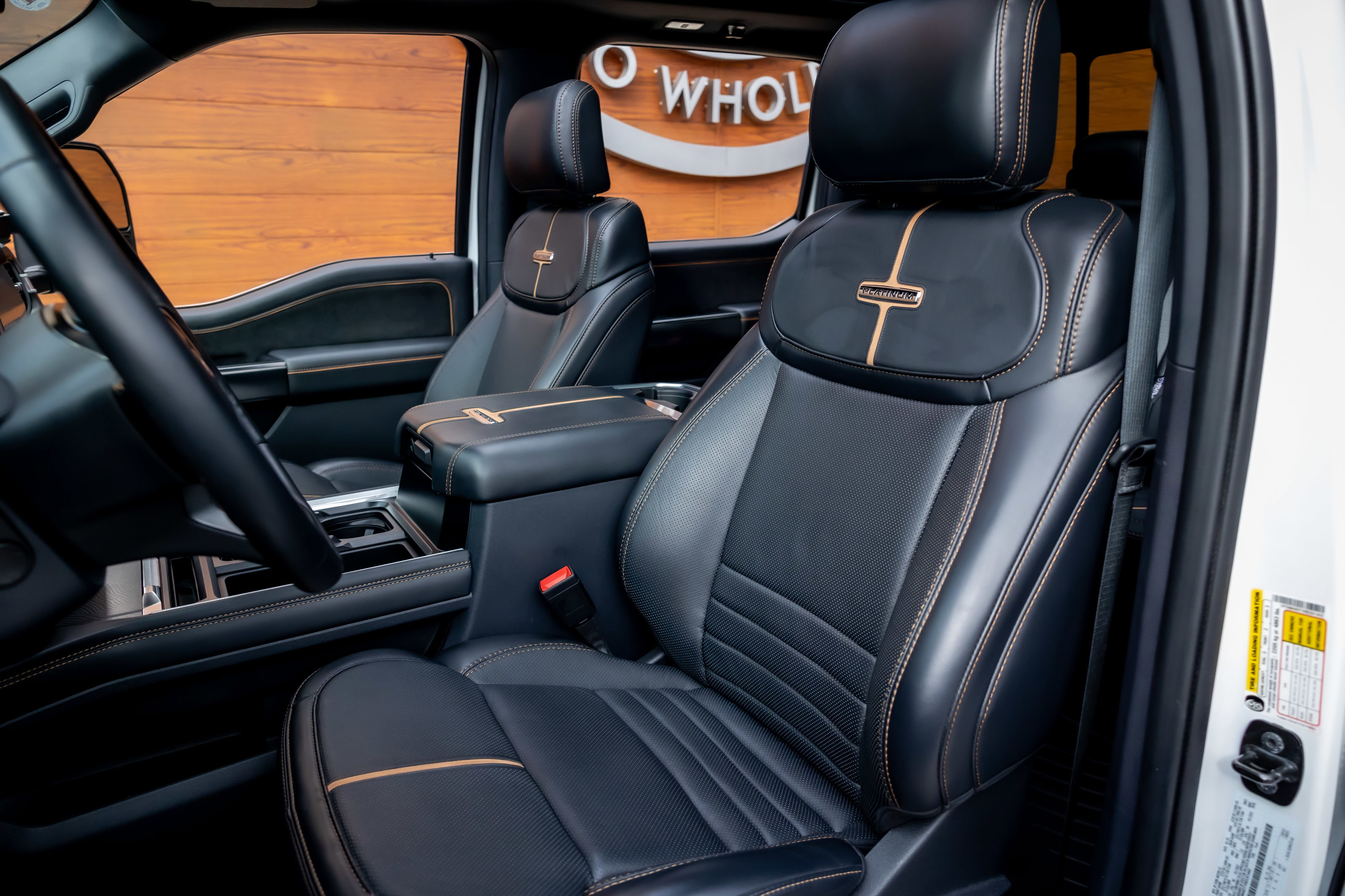 Used 2024 Ford F450 Platinum w/ FX4 Off-Road Package image 4