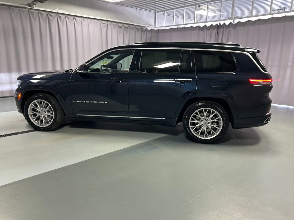 Used 2024 Jeep Grand Cherokee L Summit w/ Luxury Tech Group V image 4