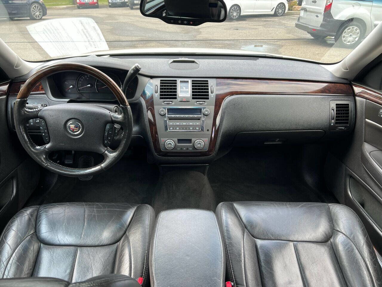 Used 2011 Cadillac DTS Luxury image 24