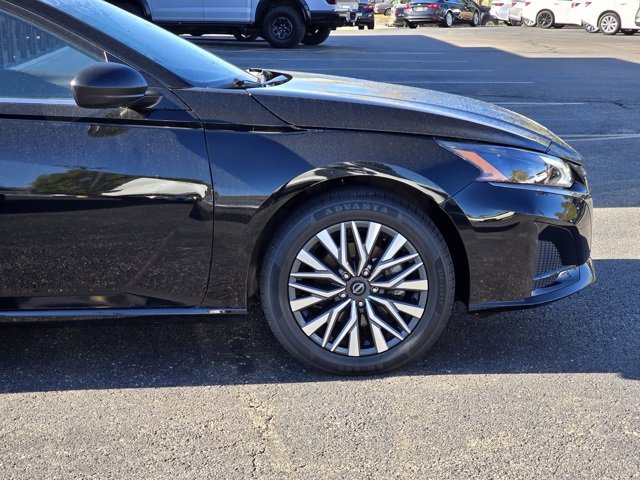 Used 2024 Nissan Altima 2.5 SV image 9