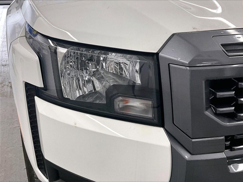 Used 2025 Nissan Frontier SV image 31