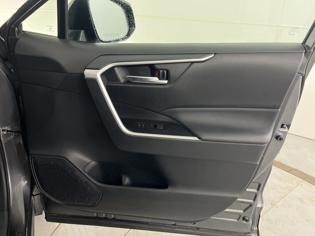 Used 2025 Toyota RAV4 XLE image 30