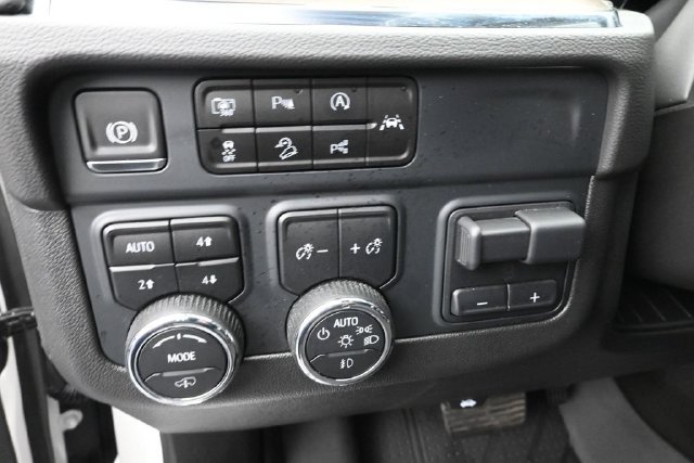 Used 2025 Chevrolet Tahoe High Country AWD/4WD image 26