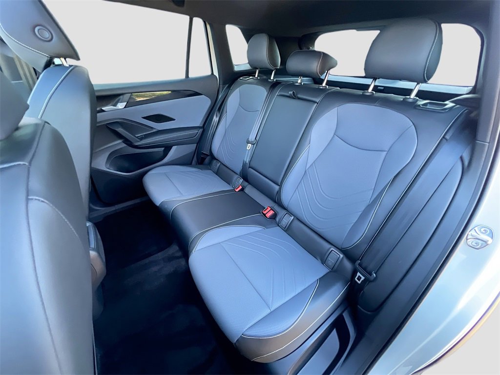 Used 2025 Volkswagen Tiguan SE R-Line image 24