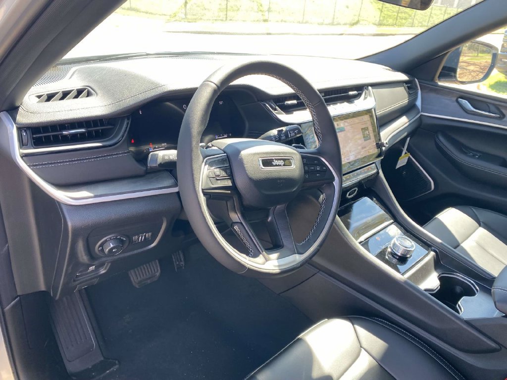 New 2026 Jeep Grand Cherokee L Limited w/ Limited Altitude Package RWD image 17