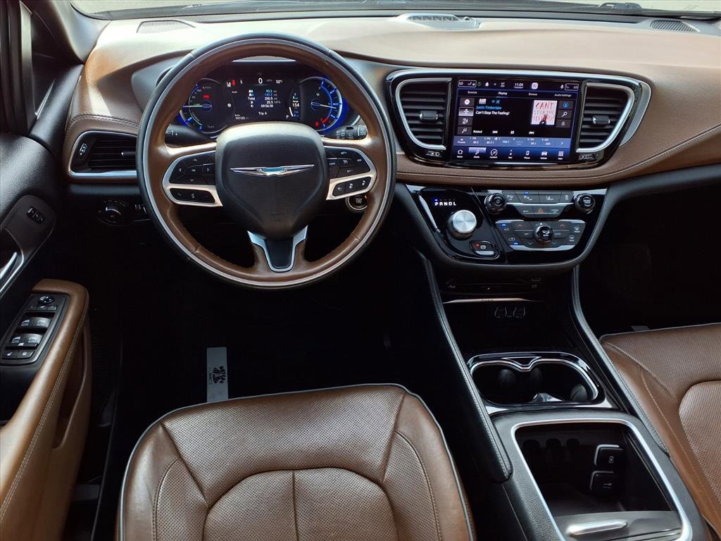 Used 2021 Chrysler Pacifica Limited w/ Uconnect Theater Family Group image 7