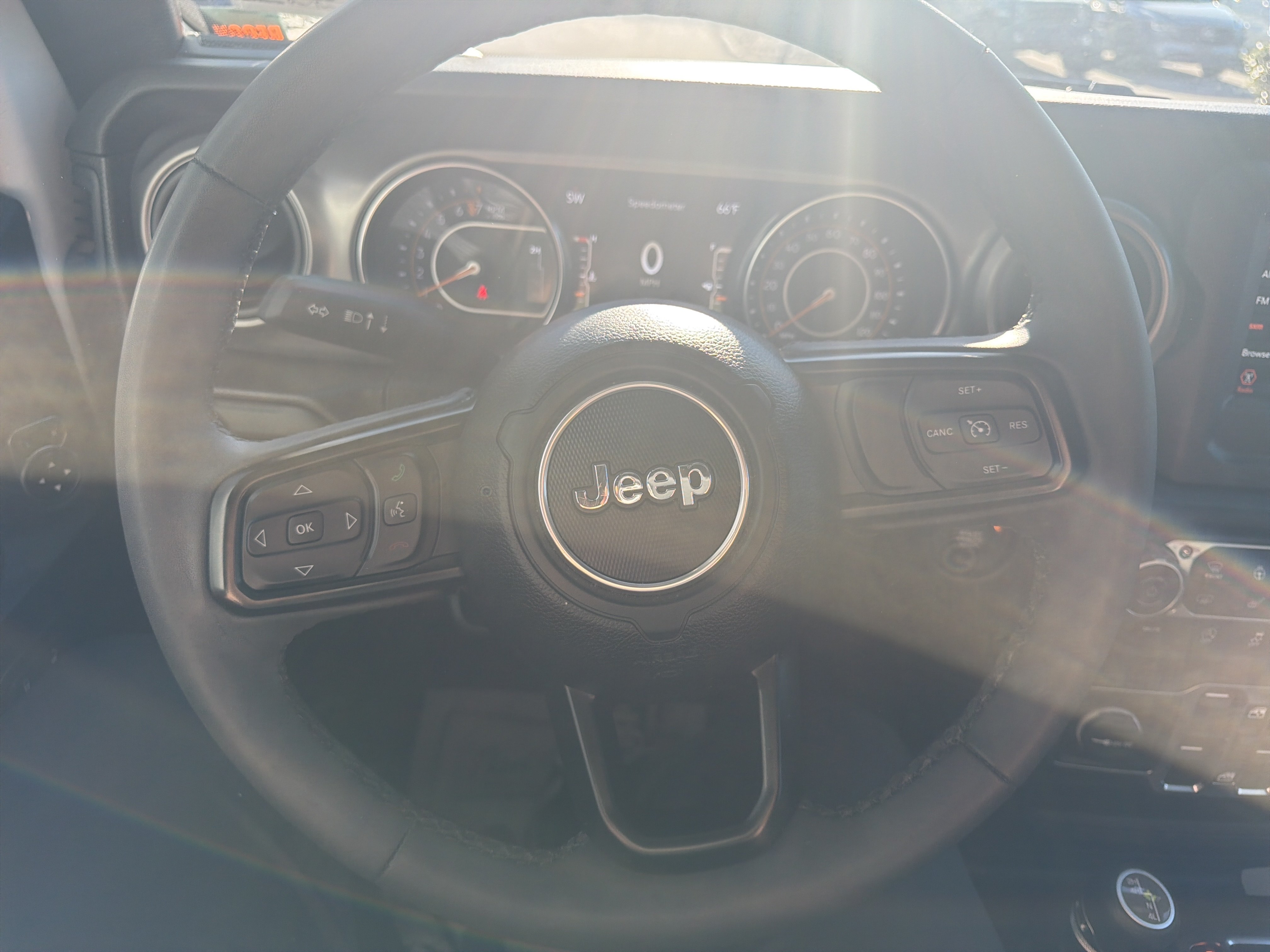 Used 2023 Jeep Gladiator Sport AWD/4WD image 17