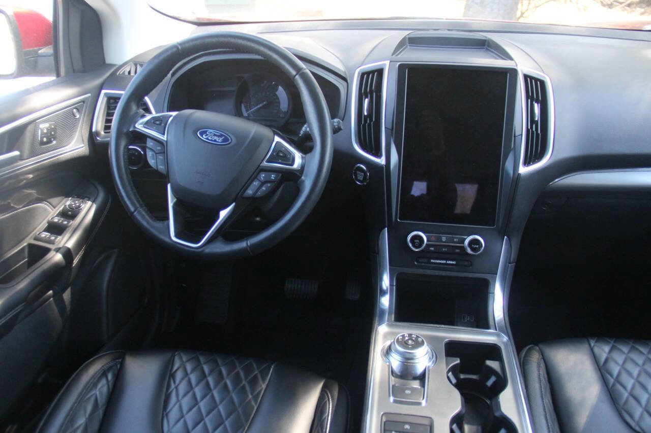 Certified 2024 Ford Edge Titanium AWD/4WD image 15