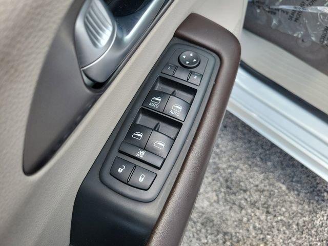 Used 2017 Chrysler Pacifica Touring Plus FWD image 21
