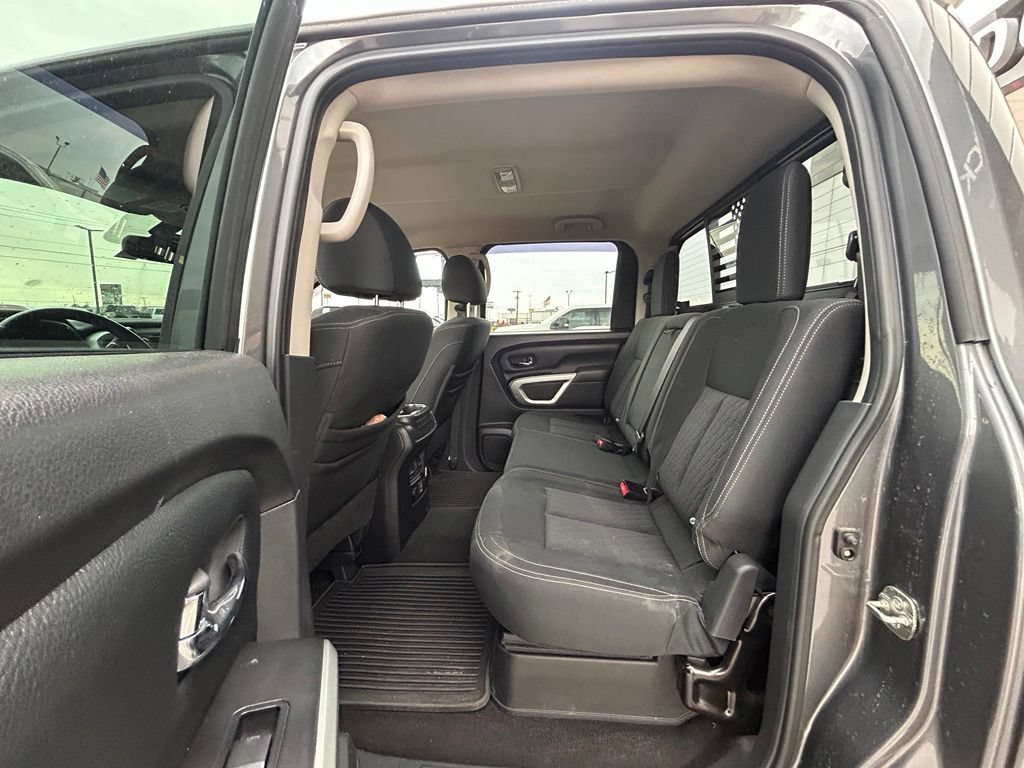 Used 2019 Nissan Titan SV w/ SV Convenience Package AWD/4WD image 8