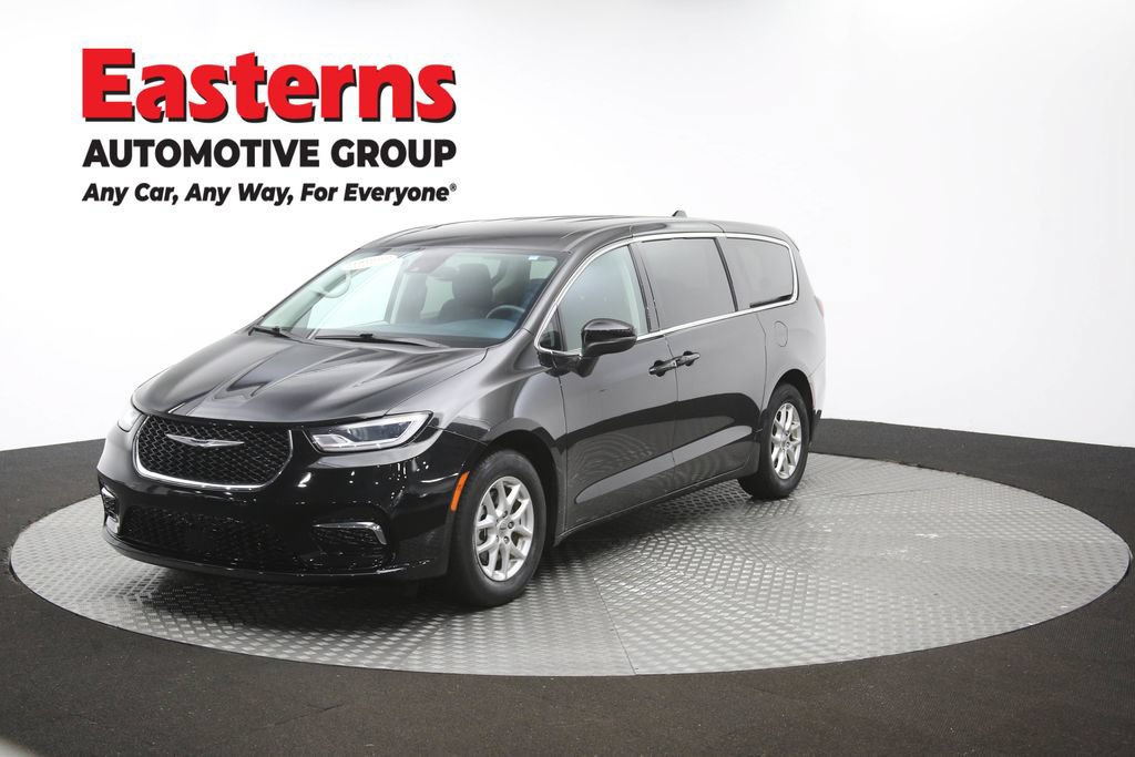 Used 2023 Chrysler Pacifica Touring-L FWD image 57