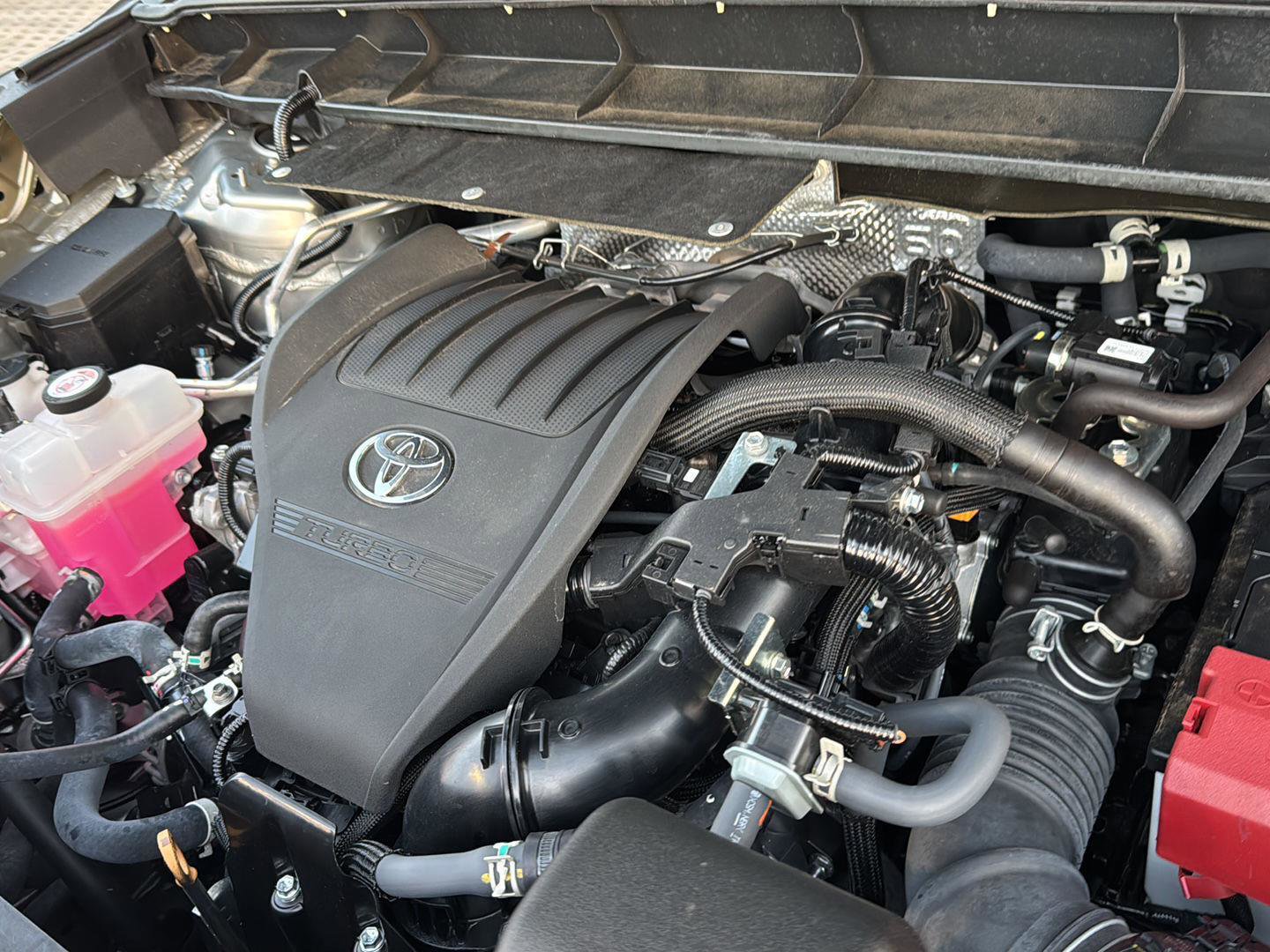 Used 2024 Toyota Highlander XLE image 32