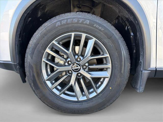 Used 2024 Nissan Rogue S image 9