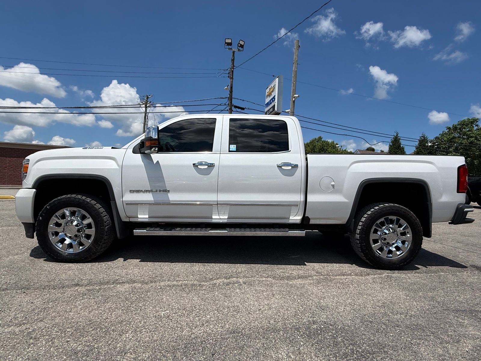Used 2019 GMC Sierra 2500 Denali w/ Duramax Plus Package AWD/4WD image 3