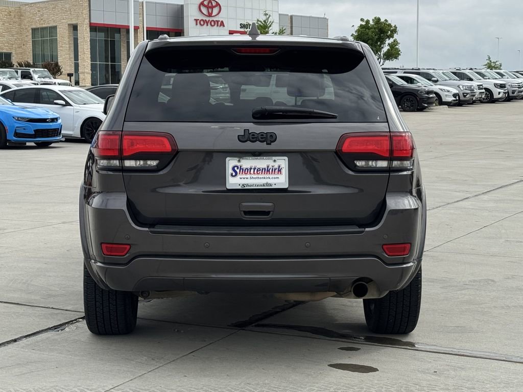 Used 2018 Jeep Grand Cherokee Altitude RWD image 5