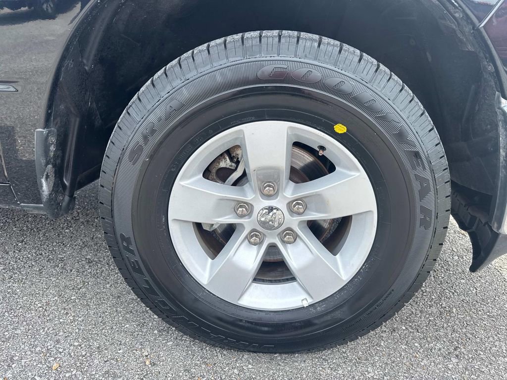 Used 2022 RAM 1500 Classic SLT w/ Electronics Group image 4