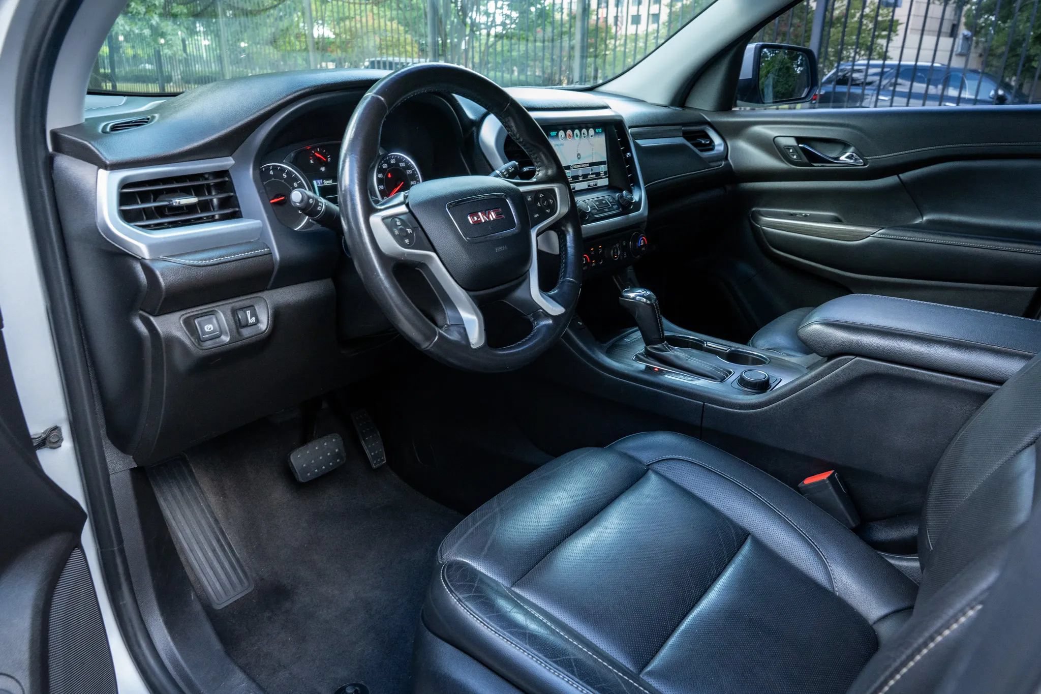 Used 2019 GMC Acadia SLT AWD/4WD image 10