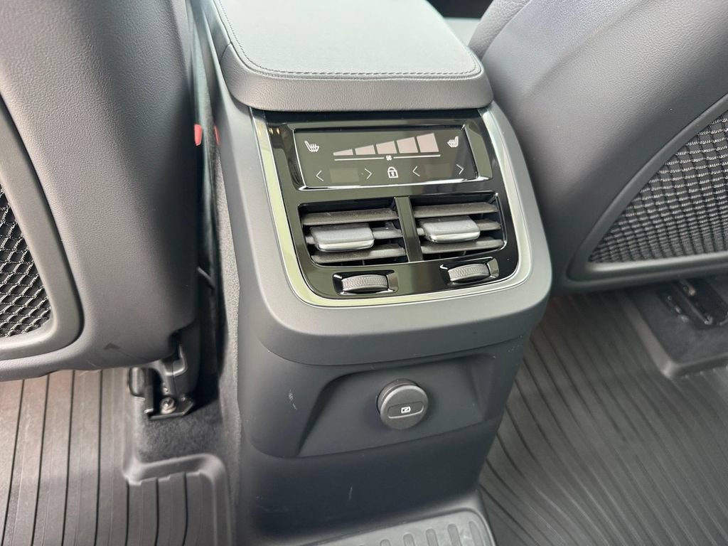 Certified 2025 Volvo XC90 T8 Plus w/ Protection Package AWD/4WD image 11