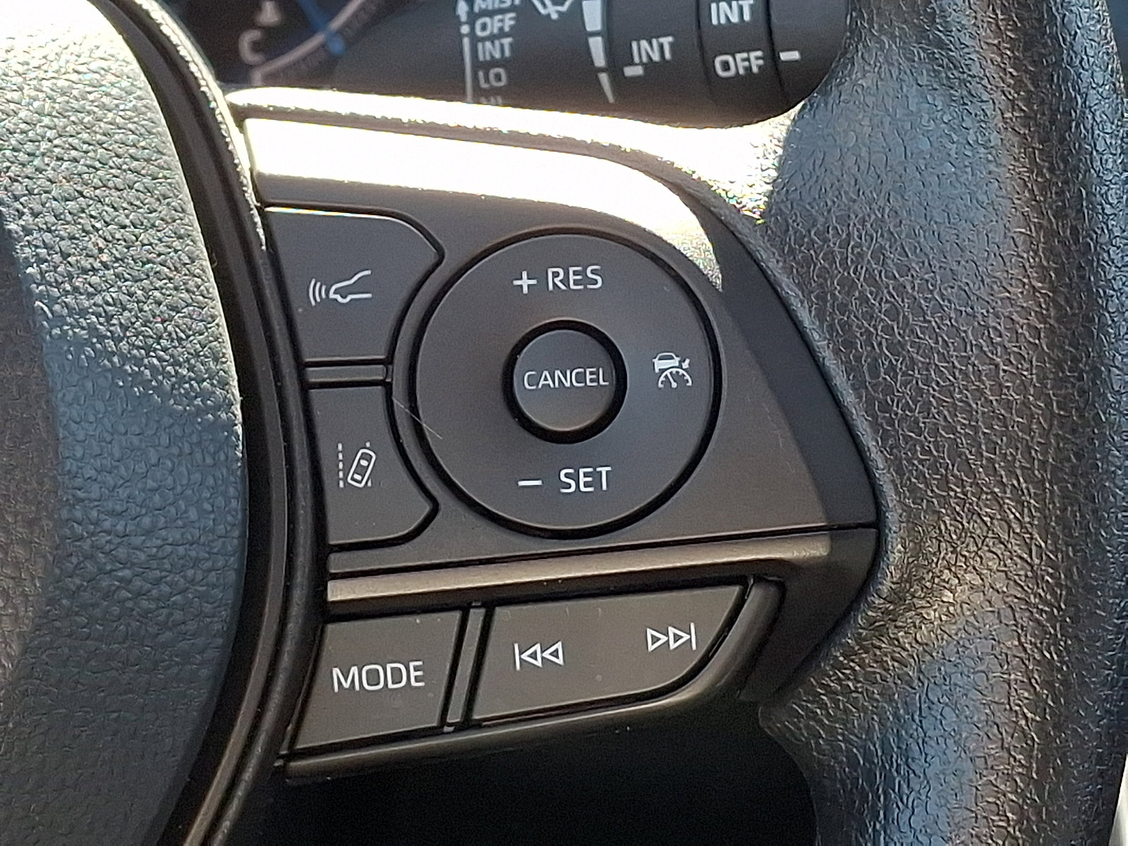 Used 2025 Toyota RAV4 XLE w/ Convenience Package image 22