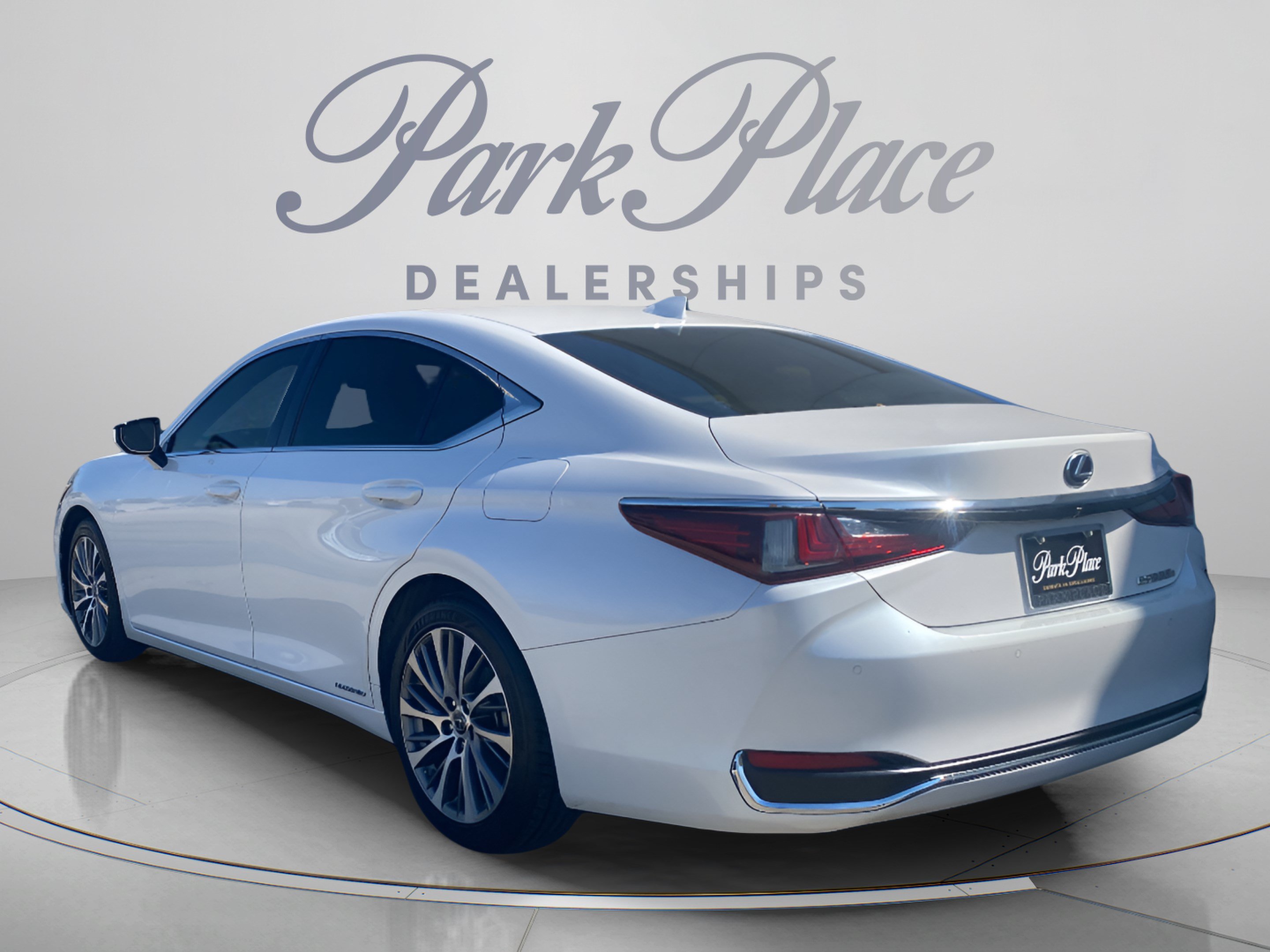 Used 2019 Lexus ES 300h w/ Premium Package FWD image 3