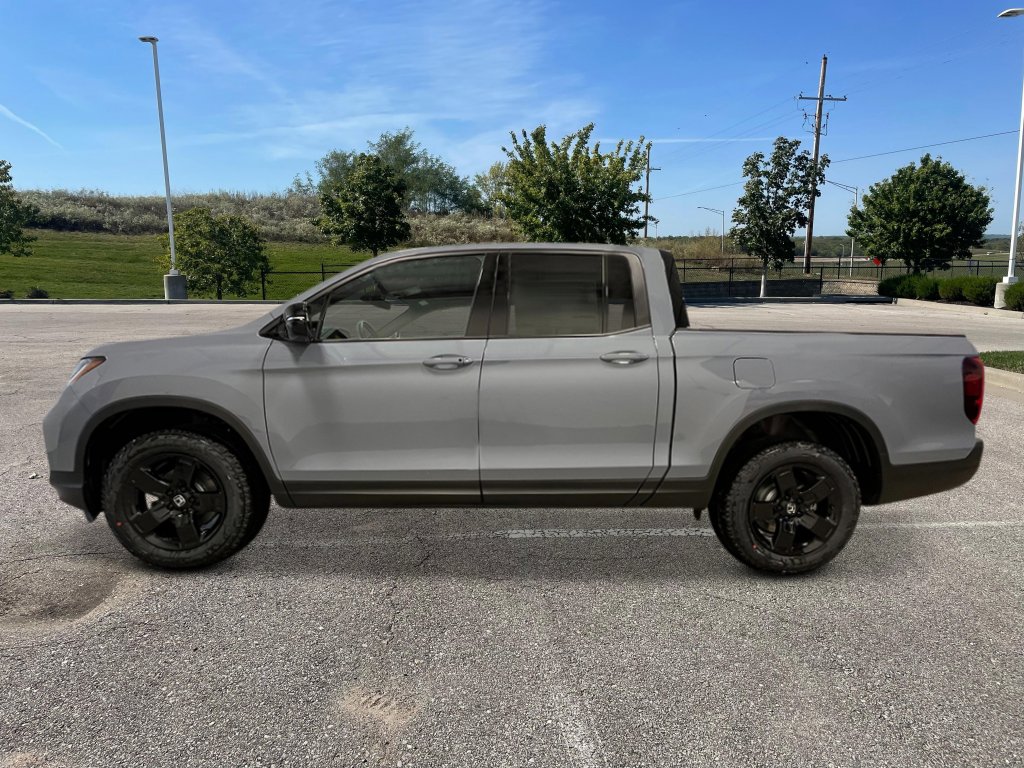 New 2026 Honda Ridgeline Black Edition image 2