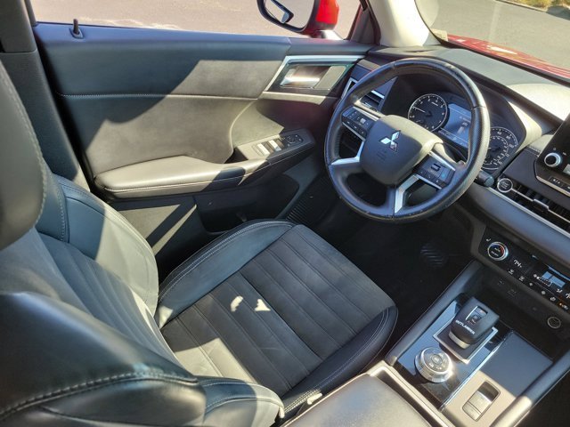 Used 2022 Mitsubishi Outlander SE image 3