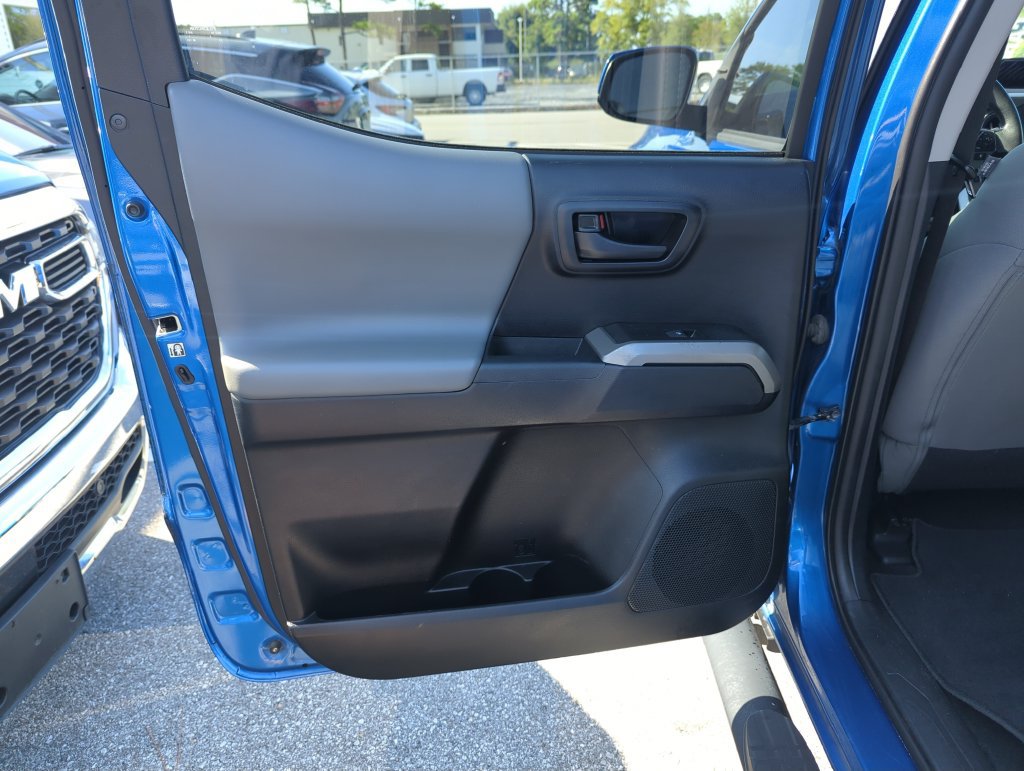Used 2018 Toyota Tacoma SR5 RWD image 23