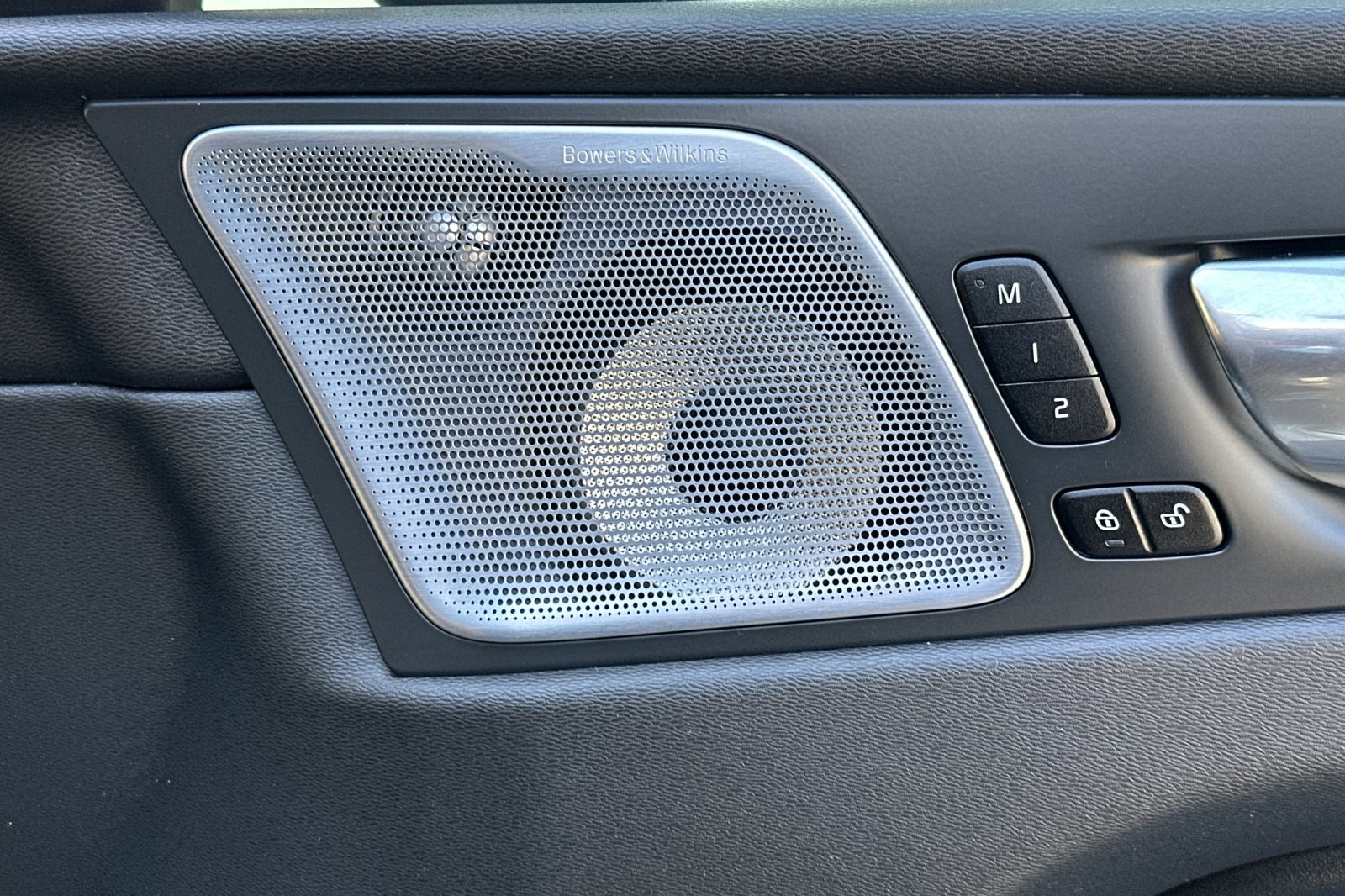 Certified 2023 Volvo XC60 T8 Ultimate AWD/4WD image 20