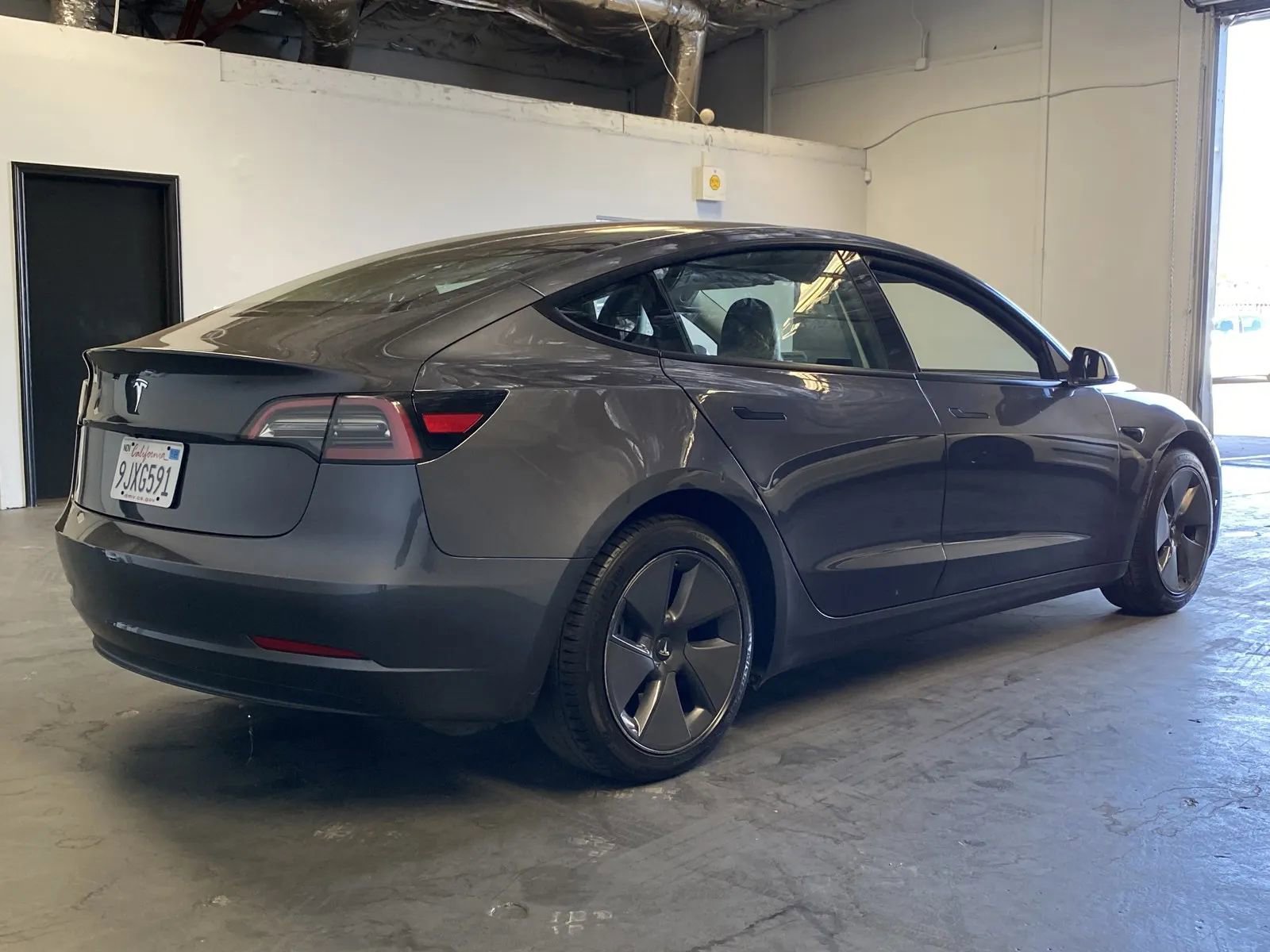 Used 2023 Tesla Model 3 Standard Range RWD image 4