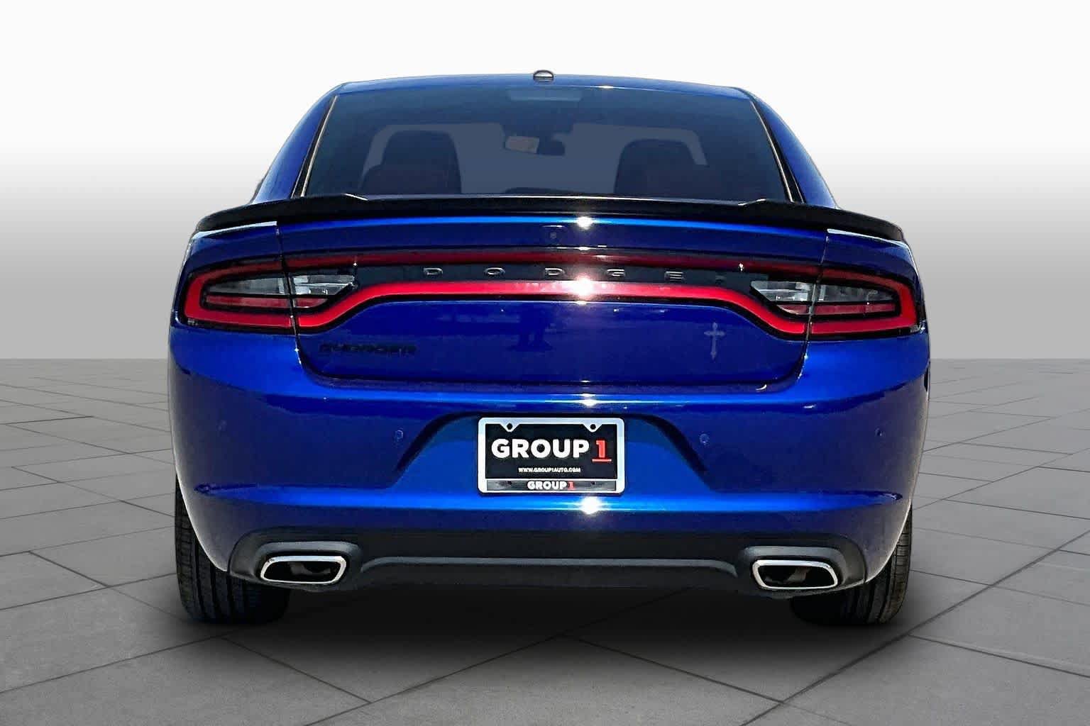 Used 2022 Dodge Charger SXT w/ Blacktop Package RWD image 5