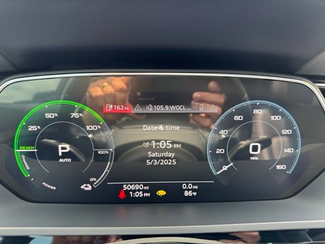 Used 2022 Audi e-tron Premium w/ Convenience Plus Package image 32