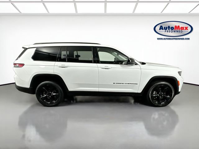 Used 2022 Jeep Grand Cherokee L Limited w/ Black Appearance Package image 10