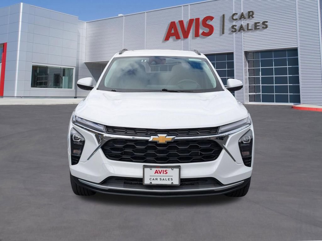 Used 2025 Chevrolet Trax LT w/ LT Convenience Package image 2