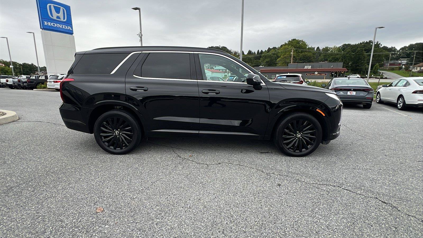 Used 2024 Hyundai Palisade Calligraphy AWD/4WD image 3