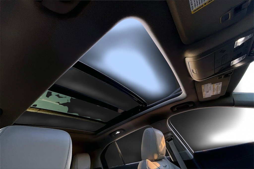 Used 2023 Cadillac XT4 Luxury w/ Cold Weather Package image 17