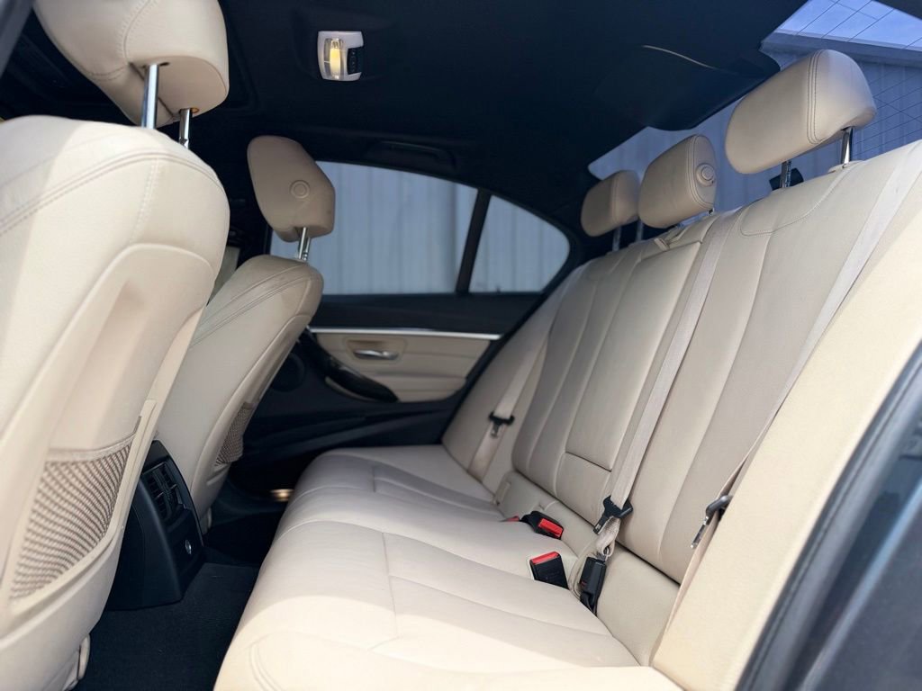 Used 2018 BMW 330i xDrive Sedan w/ Convenience Package AWD/4WD image 21