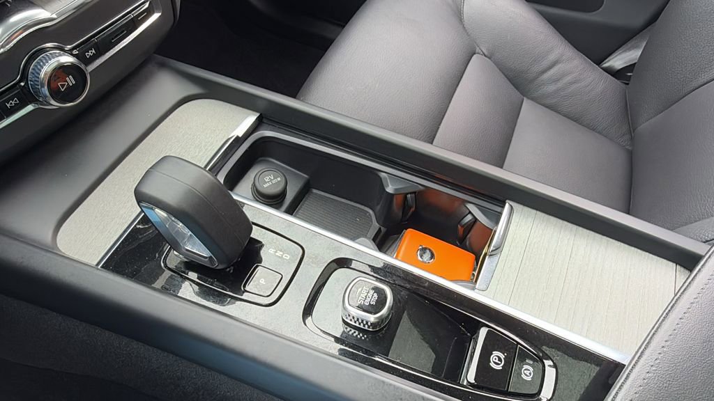 Certified 2025 Volvo XC60 B5 Plus w/ Climate Package image 20