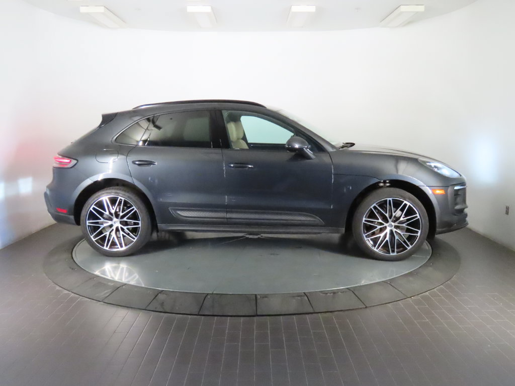 Certified 2023 Porsche Macan AWD/4WD image 8