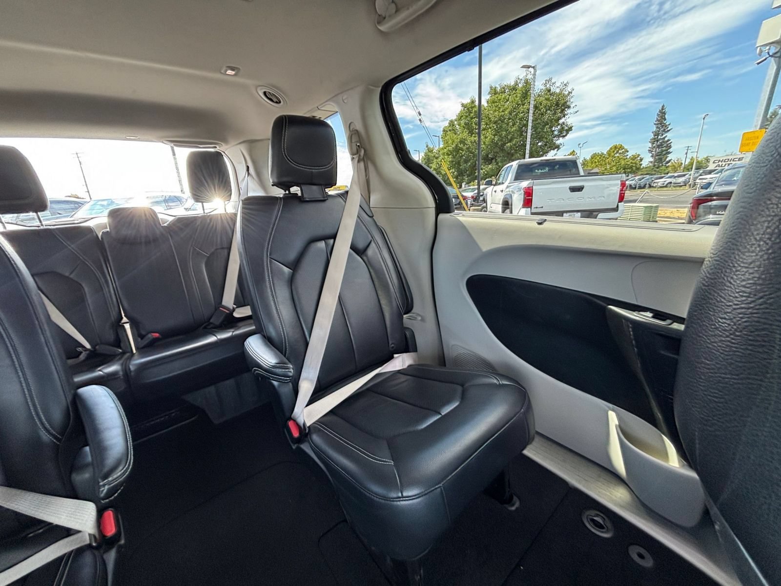 Used 2022 Chrysler Pacifica Touring-L FWD image 39