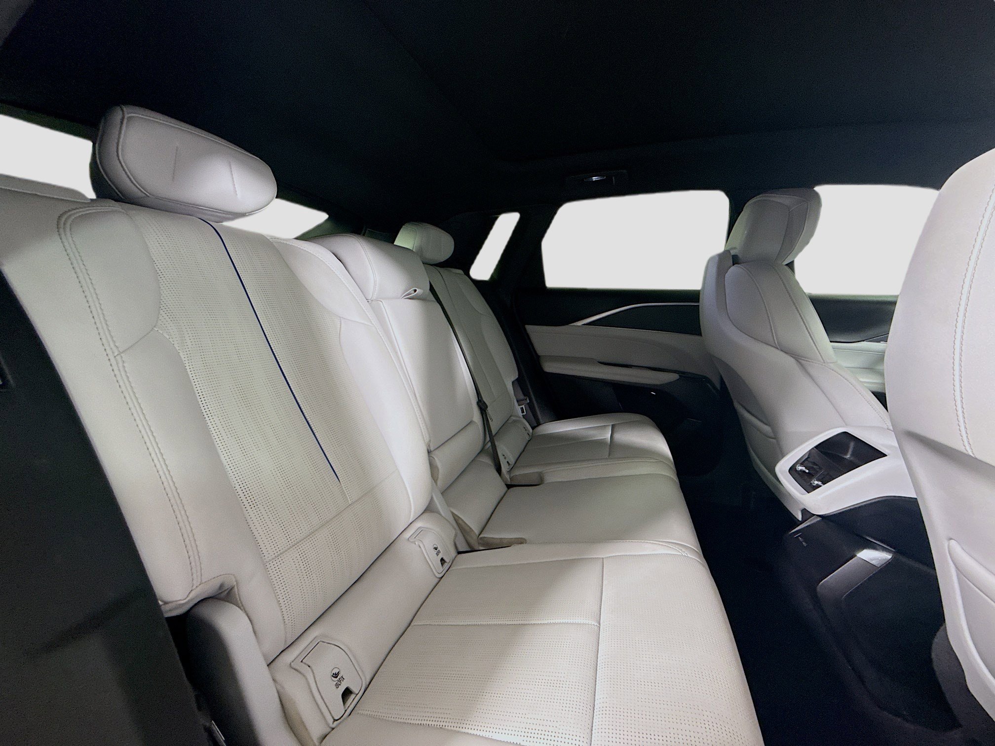 Used 2025 Cadillac Lyriq Luxury w/ LPO, Floor Liner Package image 27