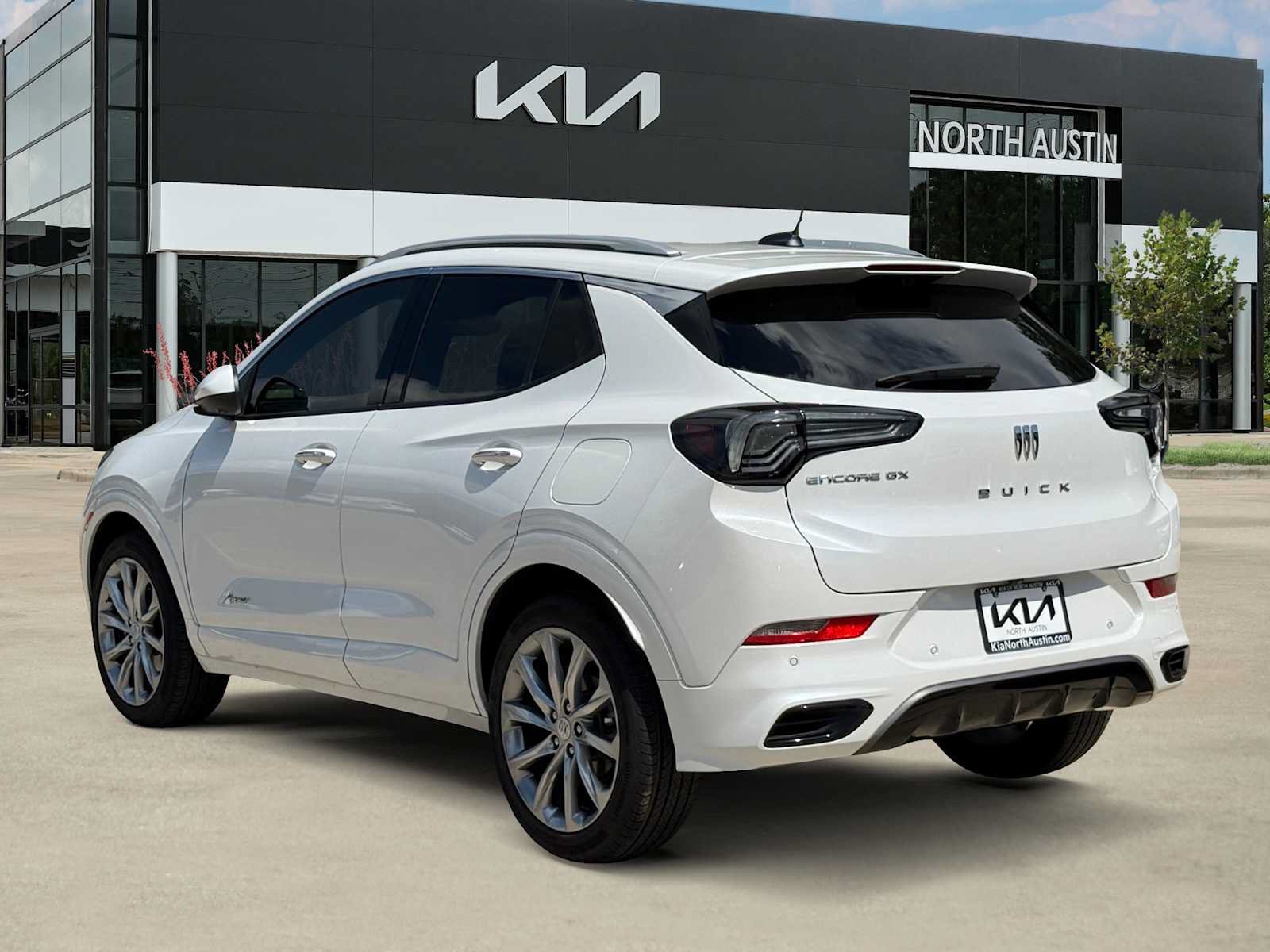 Used 2025 Buick Encore GX Avenir w/ Avenir Technology Package FWD image 9