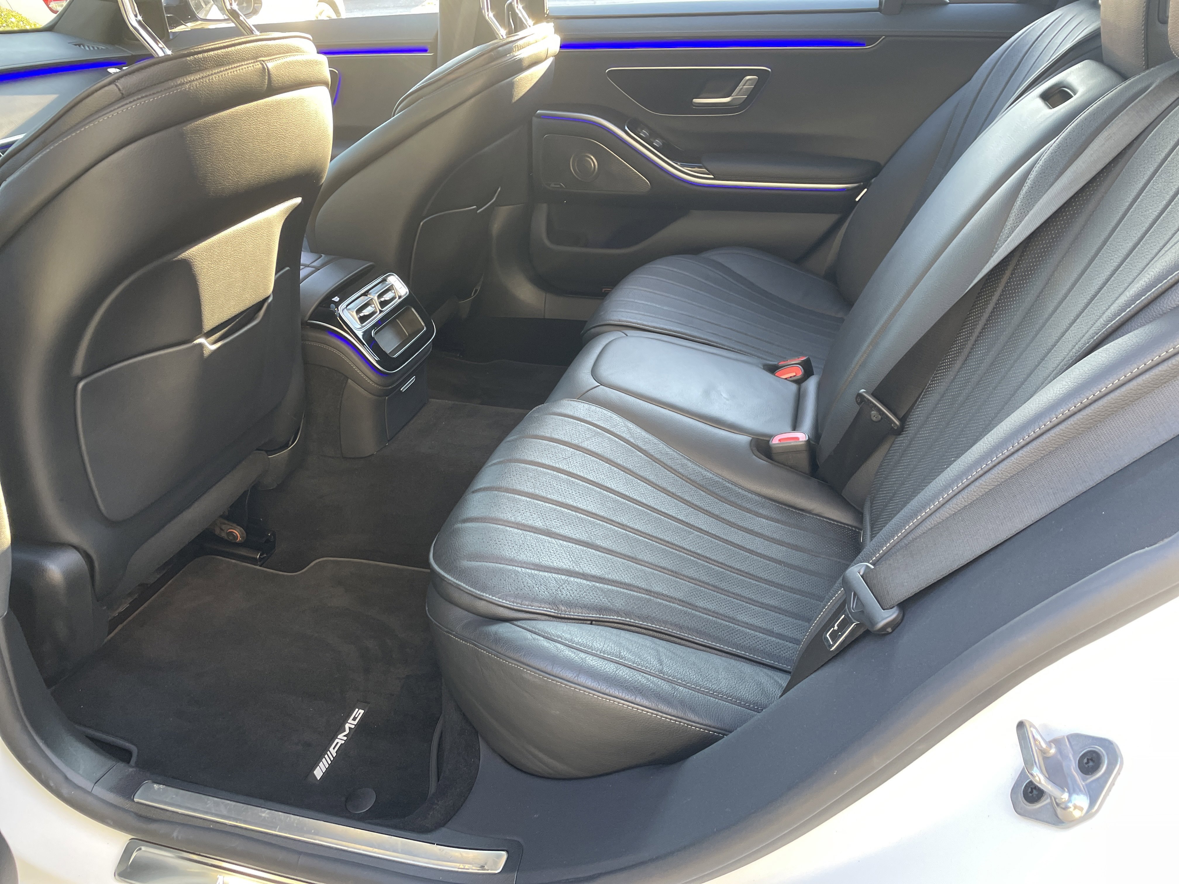 Certified 2022 Mercedes-Benz S 500 4MATIC w/ AMG Line Package image 37