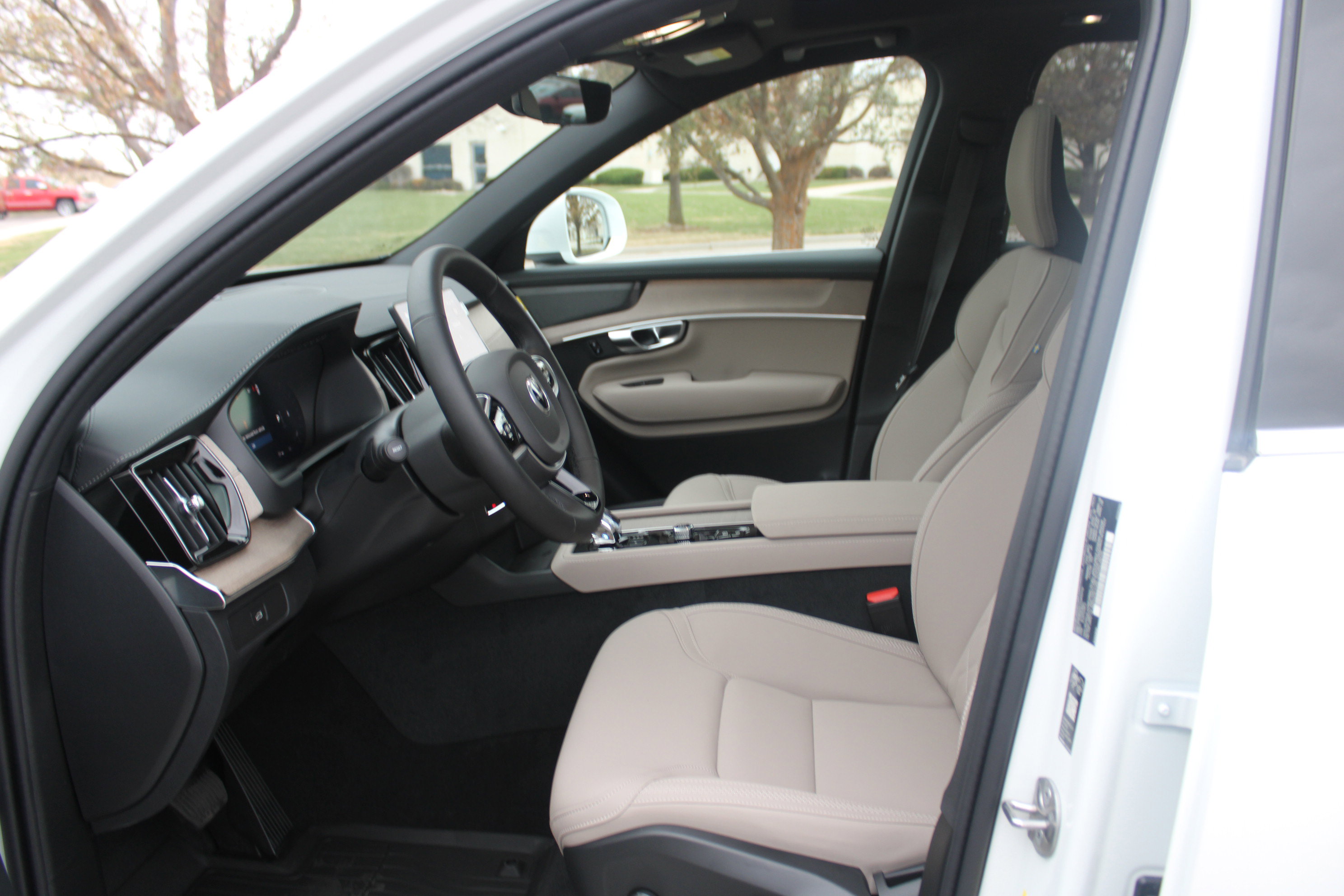 New 2026 Volvo XC90 B6 Plus w/ Protection Package AWD/4WD image 9