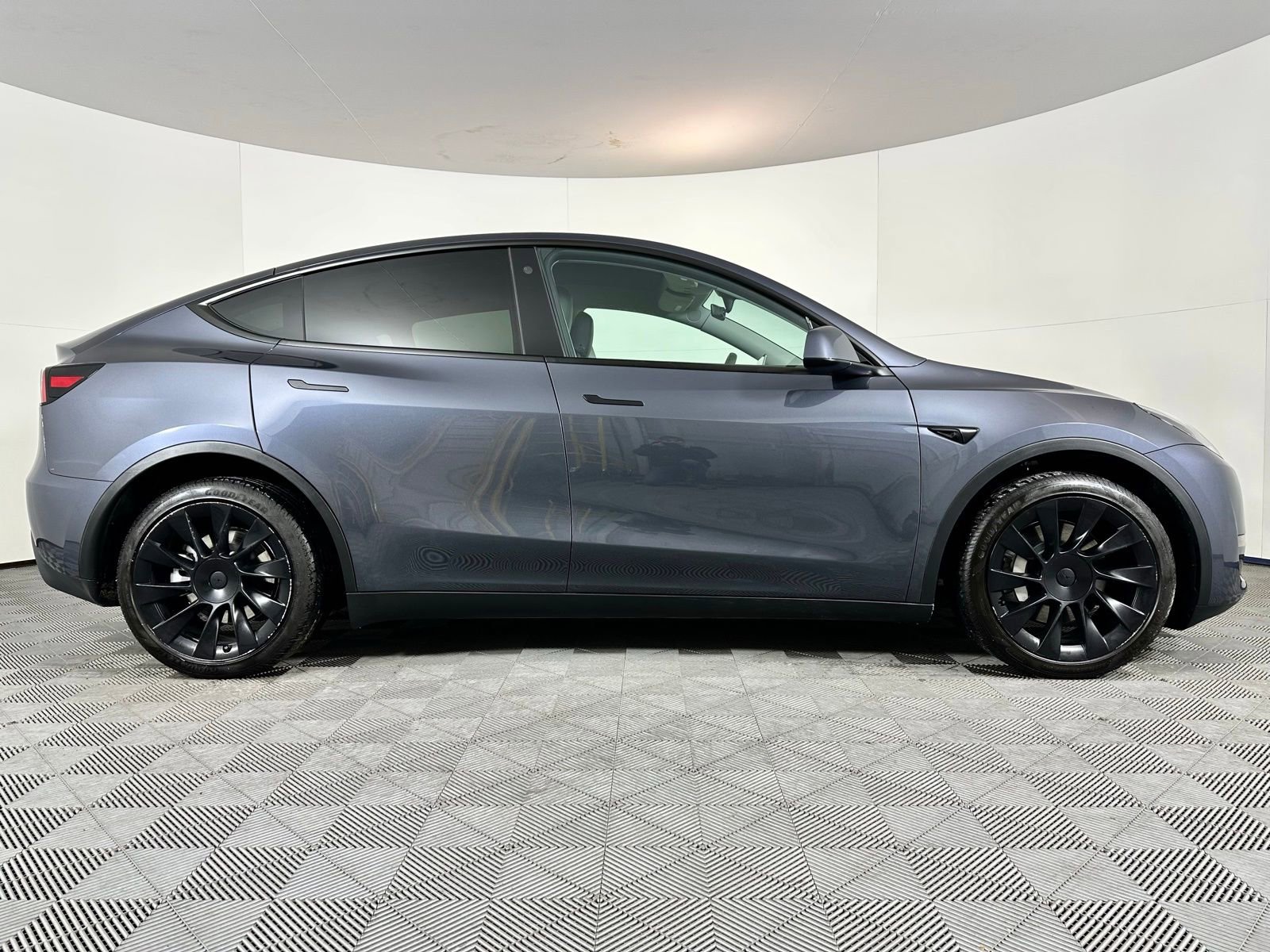 Used 2023 Tesla Model Y Long Range image 29